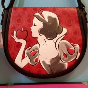 Snow White Disney Park Purse With Funko Pop